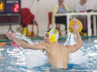 Juniori ŠK Hornets Košice v úvodnom turnaji Zimných MSR vo vodnom póle počas víkendu v domácom bazéne