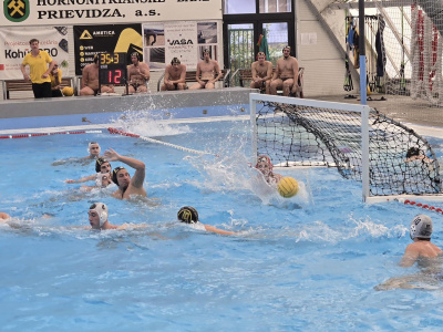 Po úvodných dvoch extraligových kolách polovičný úspech v bazéne súperov!